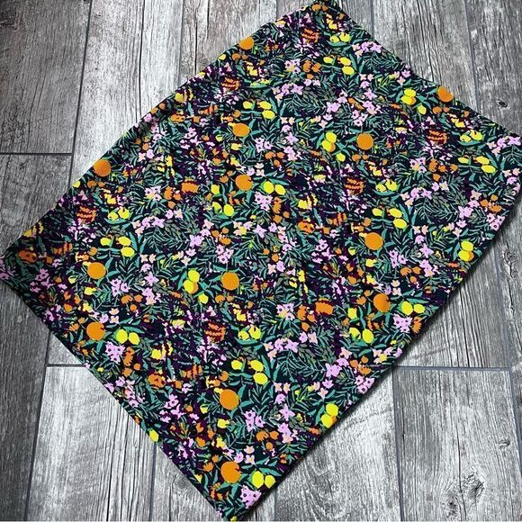 LuLaRoe Floral Cassie Pencil Skirt With Lemons and Oranges Print - Picture 5 of 10